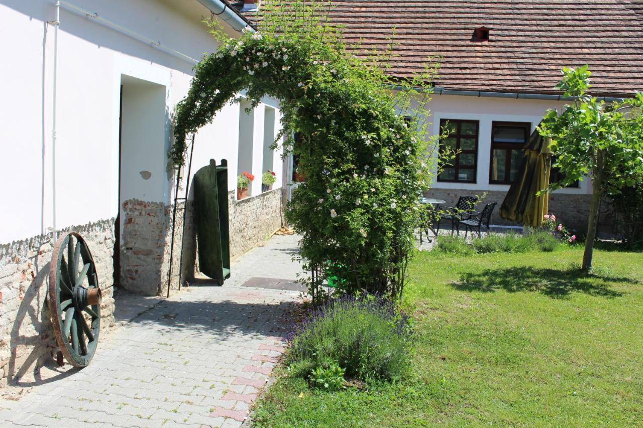 Axtburg Apartments Berbaltavar Exteriér fotografie